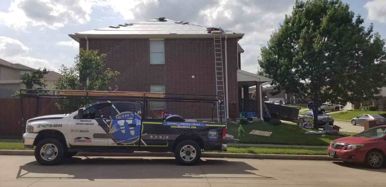 Roofing crew installing a roof, the kind of insurance-funded project covered by Texas deductible rules
